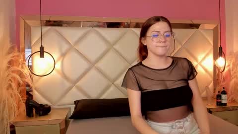 daphne_and_roger online show from October 3, 2025, 11:40 am