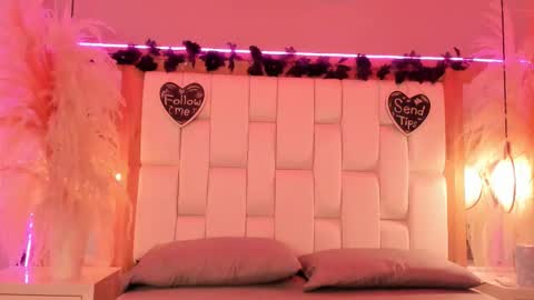 daphne_and_roger online show from February 25, 2026, 11:09 am