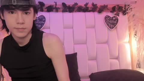 daphne_and_roger online show from April 20, 2026, 11:24 am