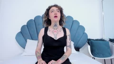 Snapshot of daphne_blunt chatting on December 11, 2024, 3:35 am Daphne Blunt online show from December 11, 2024, 3:35 am