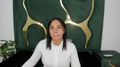daphne_culeht online show from May 13, 2026, 8:49 pm