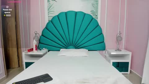 Daphne  online show from January 4, 2025, 2:35 pm