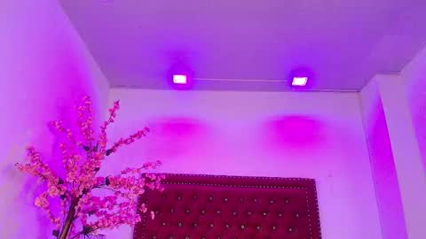 Daphne  online show from May 4, 2026, 11:34 pm