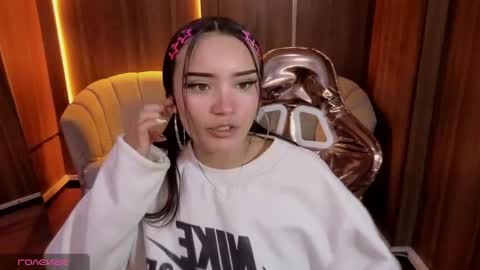 daphne_nicole_b online show from June 4, 2026, 1:06 pm