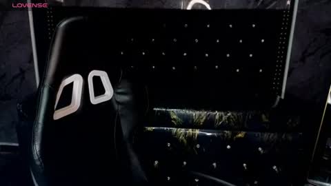 daphne_nicole_b online show from June 17, 2026, 12:50 pm