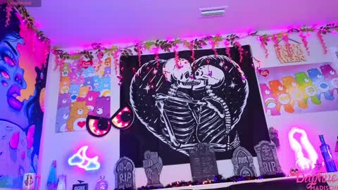 Daphne Madison online show from October 3, 2025, 6:05 pm