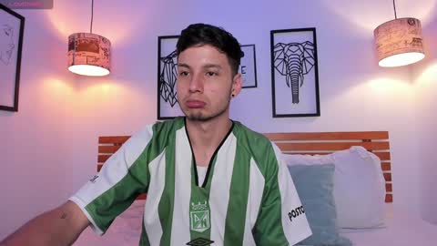 Darek latin boy online show from December 22, 2024, 7:21 pm