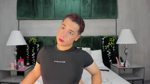 Snapshot of darian_laforteza chatting on June 17, 2026, 8:32 pm Darian online show from June 17, 2026, 8:32 pm