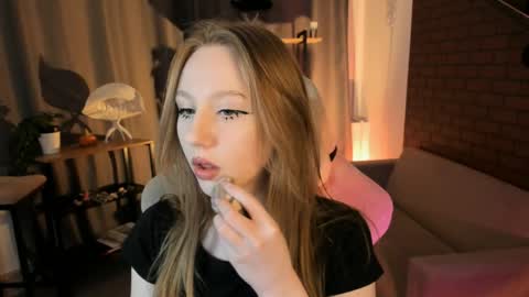 Daria Tate online show from March 22, 2026, 9:56 am