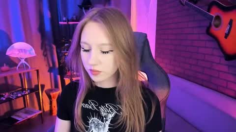 Daria Tate online show from April 15, 2026, 11:39 am