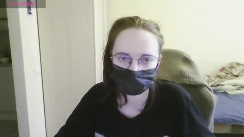 Snapshot of dariena_ chatting on April 18, 2026, 12:09 pm Darin online show from April 18, 2026, 12:09 pm