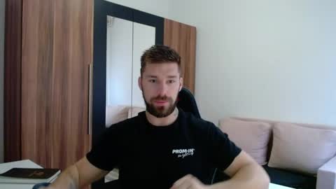 darius_94 online show from April 9, 2026, 5:51 am