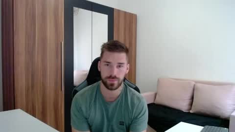 darius_94 online show from June 2, 2026, 4:25 am