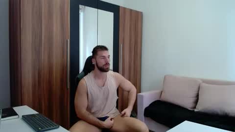 darius_94 online show from June 3, 2026, 7:11 am