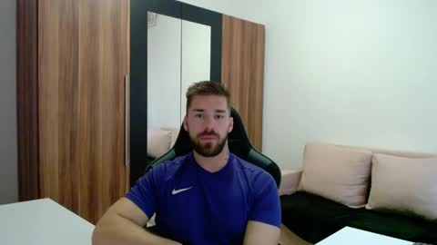 darius_94 online show from June 4, 2026, 4:51 am