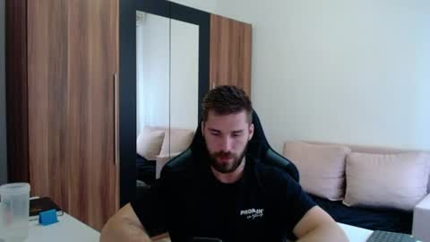 Snapshot of darius_94 chatting on June 14, 2026, 4:42 pm darius_94 online show from June 14, 2026, 4:42 pm