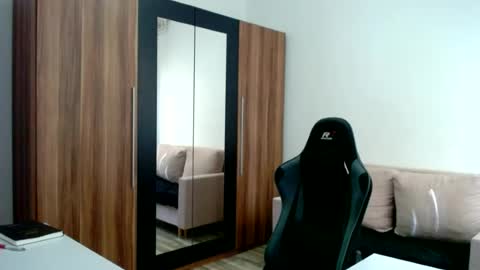 Snapshot of darius_94 chatting on June 18, 2026, 6:57 am darius_94 online show from June 18, 2026, 6:57 am