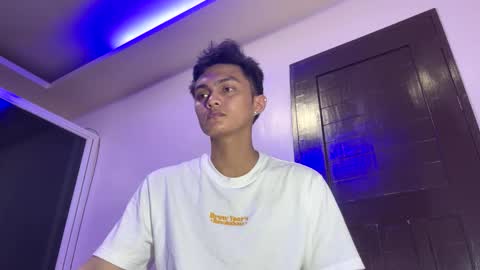 Snapshot of dark_angel69x chatting on September 21, 2025, 6:42 pm Guile online show from September 21, 2025, 6:42 pm