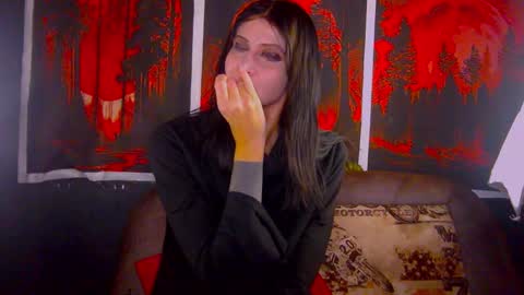 dark_briilliant online show from November 19, 2025, 5:35 pm