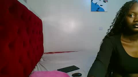 Snapshot of dark_divah chatting on April 14, 2026, 7:36 am Divah online show from April 14, 2026, 7:36 am