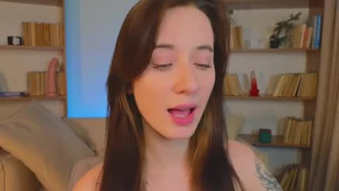 Lola online show from March 8, 2025, 3:56 pm