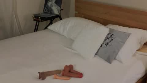 Lola online show from March 2, 2026, 2:25 am