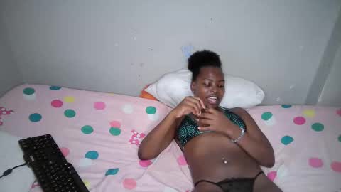 dark_lovly online show from November 5, 2025, 10:37 am