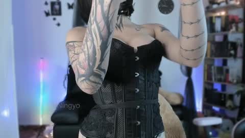 Snapshot of dark_ningyo chatting on June 7, 2026, 1:54 am Dafne online show from June 7, 2026, 1:54 am