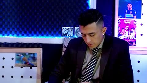 DARKO0717 online show from February 12, 2025, 1:37 pm