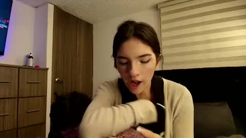 Snapshot of darkpleasuress chatting on March 19, 2026, 9:35 am darkpleasuress online show from March 19, 2026, 9:35 am