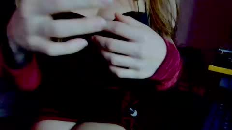 roseredgoddess online show from January 19, 2025, 3:29 am