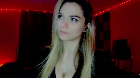 roseredgoddess online show from November 27, 2025, 3:41 am