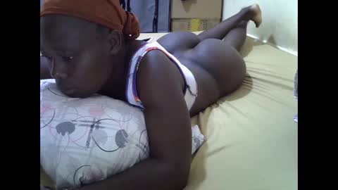 darling_ella online show from October 9, 2025, 3:04 am