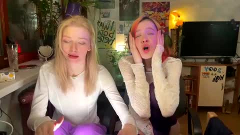 Snapshot of darlingdarinka chatting on February 11, 2025, 8:20 pm D online show from February 11, 2025, 8:20 pm