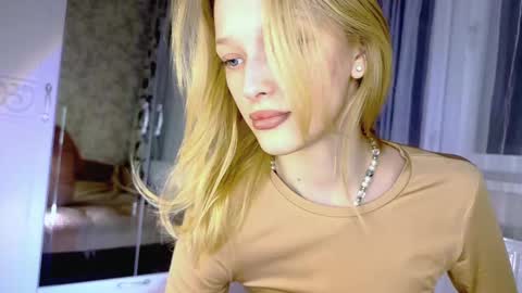 Snapshot of darlingdarinka chatting on March 3, 2025, 2:48 pm D online show from March 3, 2025, 2:48 pm