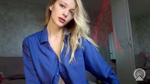 Snapshot of darlingdarinka chatting on September 16, 2025, 3:40 am D online show from September 16, 2025, 3:40 am