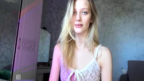 Snapshot of darlingdarinka chatting on October 4, 2025, 8:34 am D online show from October 4, 2025, 8:34 am