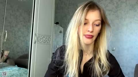 Snapshot of darlingdarinka chatting on October 25, 2025, 8:11 am D online show from October 25, 2025, 8:11 am