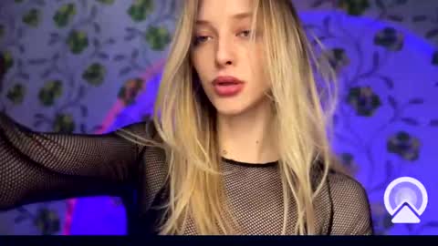 Snapshot of darlingdarinka chatting on December 14, 2025, 3:39 pm D online show from December 14, 2025, 3:39 pm