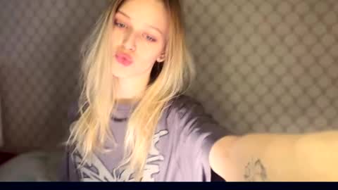 Snapshot of darlingdarinka chatting on December 20, 2025, 9:49 am D online show from December 20, 2025, 9:49 am