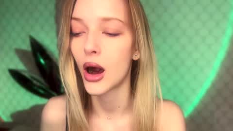 Snapshot of darlingdarinka chatting on December 21, 2025, 7:15 am D online show from December 21, 2025, 7:15 am