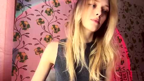 Snapshot of darlingdarinka chatting on February 21, 2026, 11:11 am D online show from February 21, 2026, 11:11 am