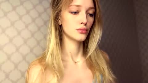 Snapshot of darlingdarinka chatting on March 2, 2026, 6:25 am D online show from March 2, 2026, 6:25 am