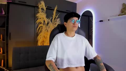 Snapshot of dass_roman chatting on April 1, 2026, 7:22 pm Dass Roman online show from April 1, 2026, 7:22 pm
