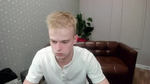 Snapshot of dattouz chatting on April 10, 2026, 8:19 am Jossif online show from April 10, 2026, 8:19 am