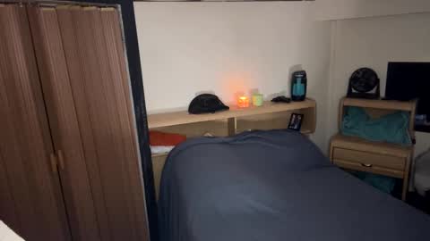 Snapshot of dave875126 chatting on May 17, 2026, 2:42 am dave875126 online show from May 17, 2026, 2:42 am