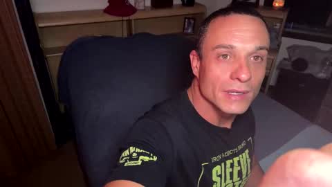 Snapshot of dave875126 chatting on June 3, 2026, 12:57 am dave875126 online show from June 3, 2026, 12:57 am