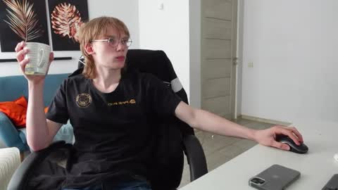 DAVE REDMOND online show from April 21, 2026, 1:06 pm