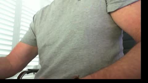 davesu12345 online show from November 7, 2025, 7:41 am