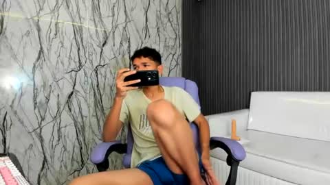 Snapshot of davexxx_ chatting on June 25, 2026, 5:12 am Dave online show from June 25, 2026, 5:12 am